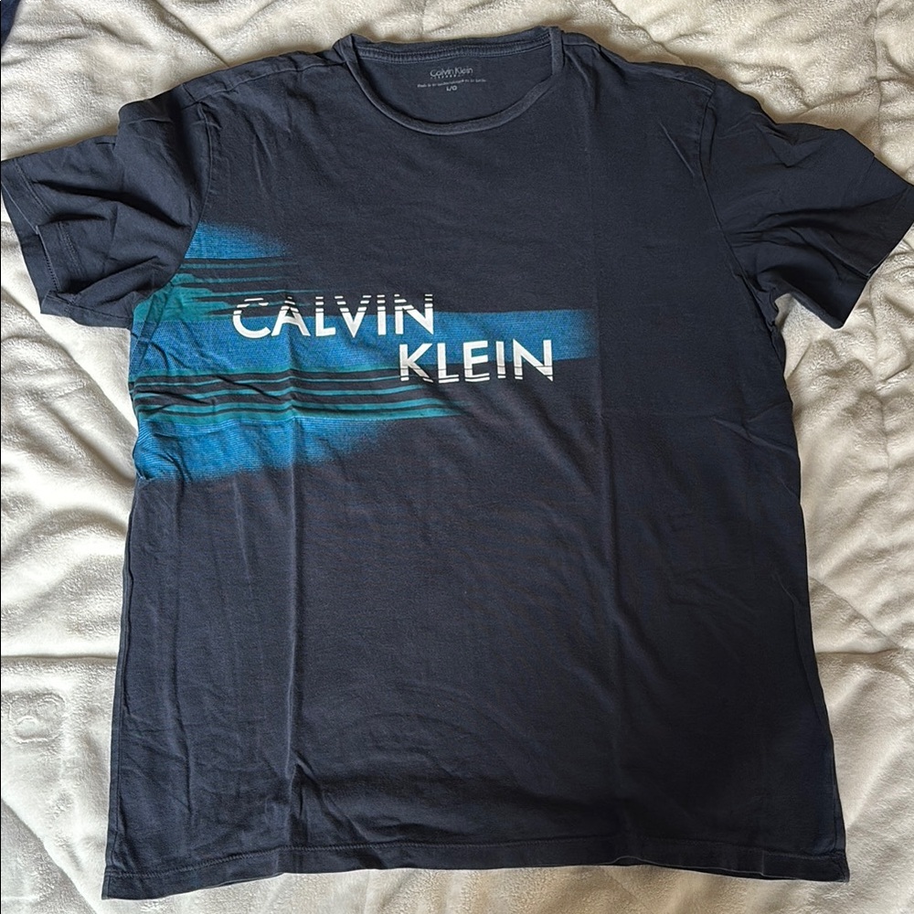 Calvin Klein Blue Short Sleeve Tee with Modern Design